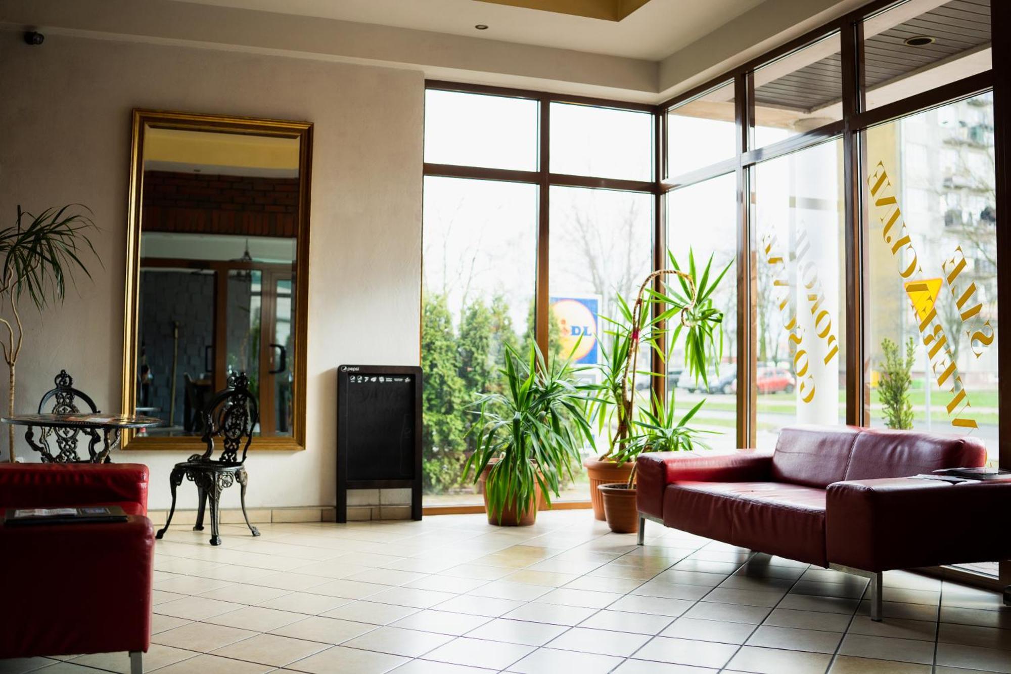 Tomaszów Mazowiecki Alabastro Bed & Breakfast エクステリア 写真